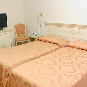 Ambassador Tre Rose Hotel Veneza